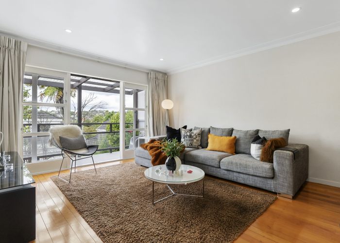  at 2/420 Beach Road, Mairangi Bay, Auckland