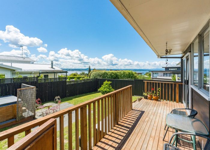  at 11 Besley Place, Acacia Bay, Taupo, Waikato