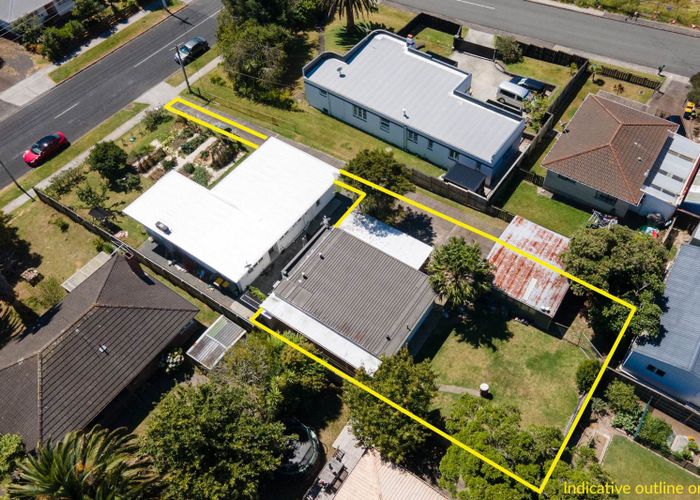  at 2/24 Newington Road, Henderson, Waitakere City, Auckland