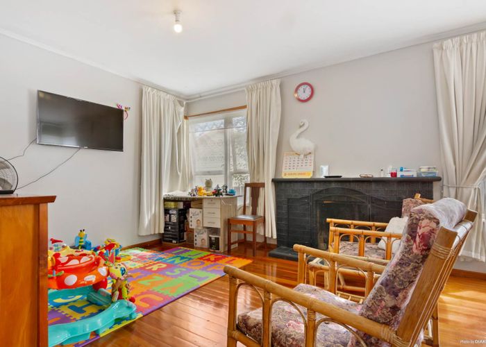  at 1/70 Pomaria Road, Henderson, Auckland