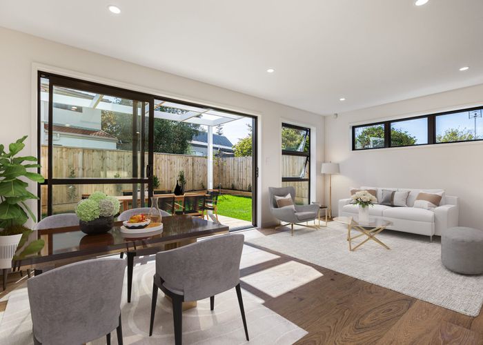  at 208R Pembroke Road, Stratford