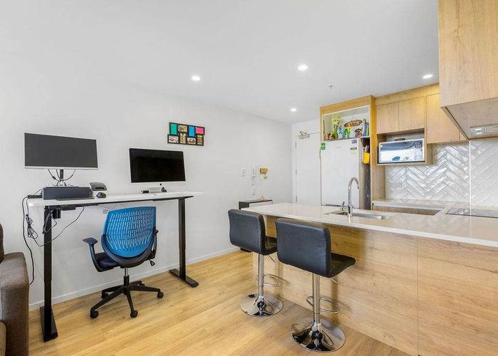  at 305C/553 Glenfield Road, Glenfield, North Shore City, Auckland