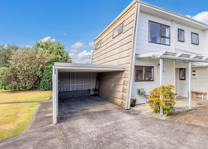  at 33A Hedge Row, Sunnyhills, Auckland