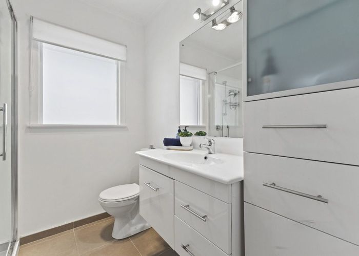  at 2/12 Robert Street, Ellerslie, Auckland