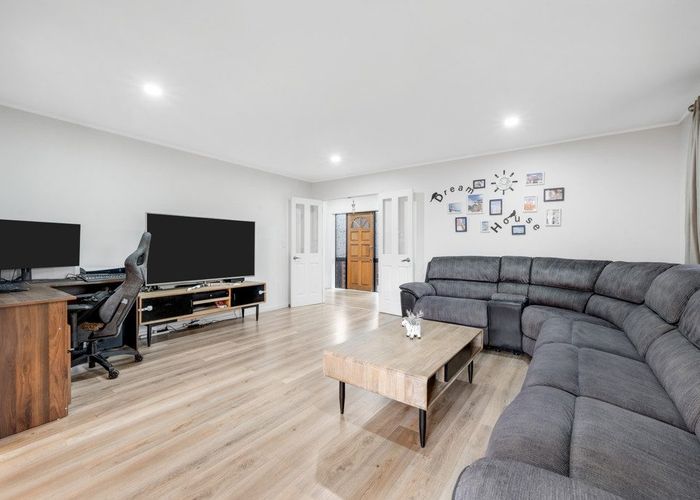  at 2/155 Whitford Road, Somerville, Manukau