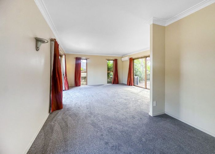  at 6  Davita Place, Farm Cove, Manukau City, Auckland