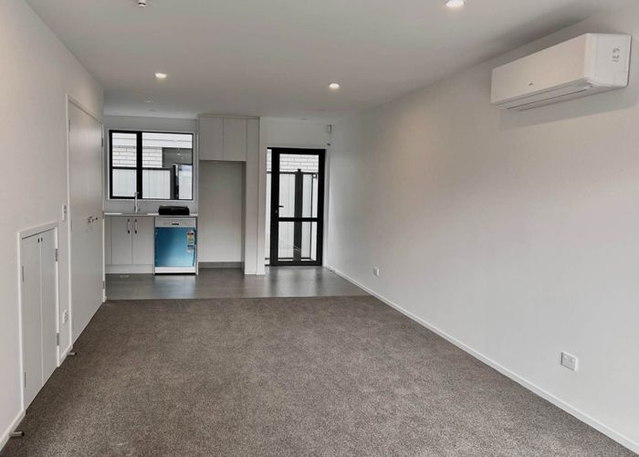  at 8 Cessna Crescent, Mangere, Manukau City, Auckland