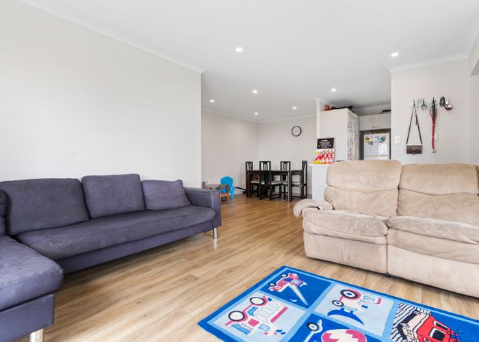  at 2 Richard Halse Drive, Manurewa, Auckland
