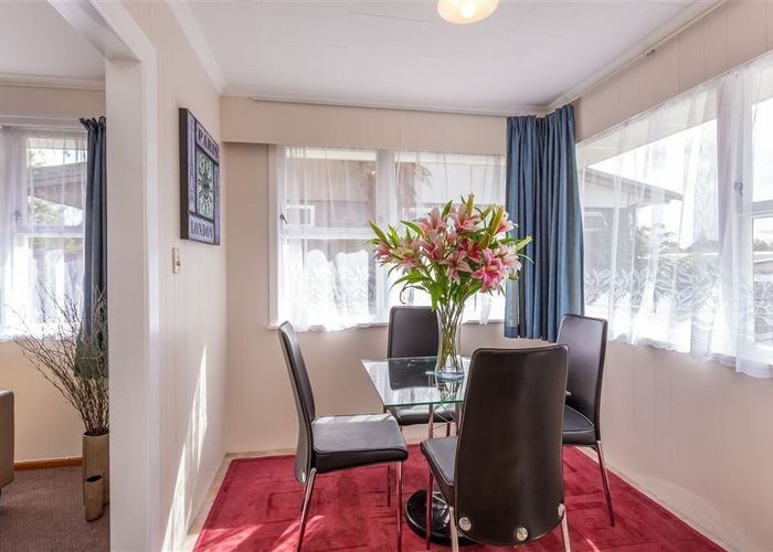  at 27 Riverpark Crescent, Henderson, Waitakere City, Auckland