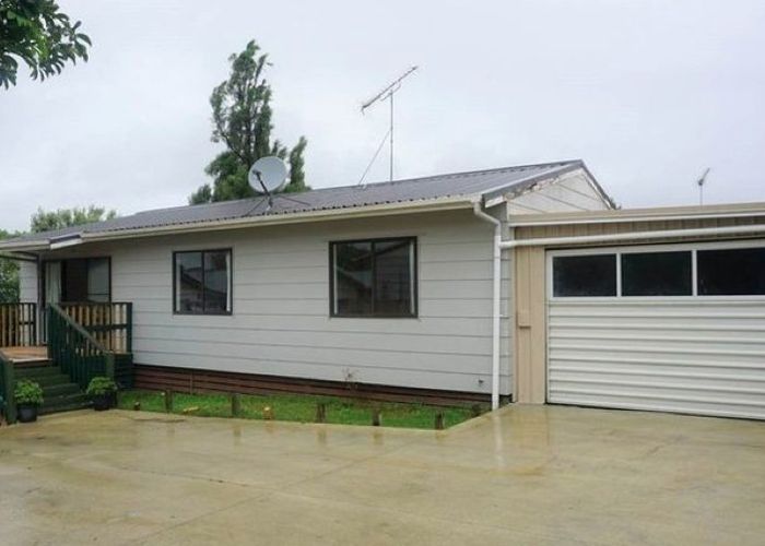  at 2/46 Shifnal Drive, Randwick Park, Auckland