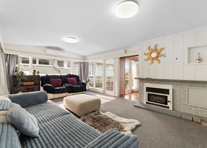  at 6 Merville Avenue, Te Atatu South, Auckland