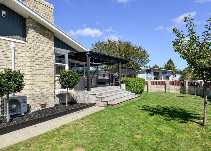  at 2 Katherine Place, Melville, Hamilton