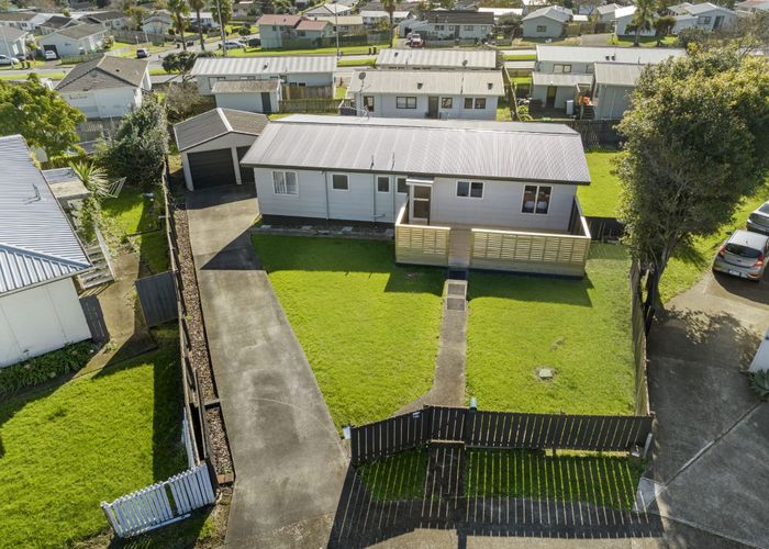  at 8 Constance Place, Clover Park, Auckland