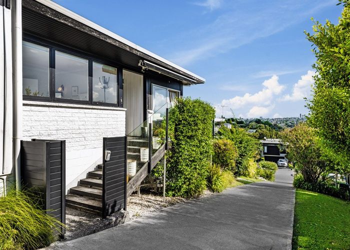  at 4/128 Paritai Drive, Orakei, Auckland