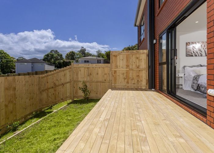  at 2/26 Morton Avenue, Forrest Hill, North Shore City, Auckland