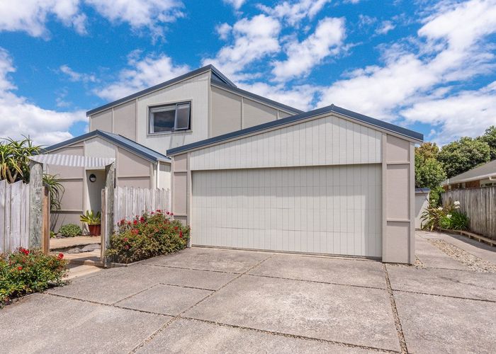  at 13 Marram Way, Peka Peka, Waikanae