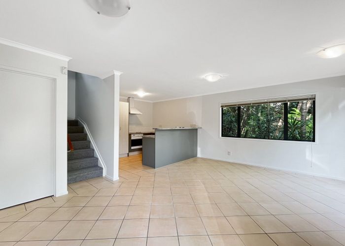  at 2/20 Catrina Avenue, Birkenhead, North Shore City, Auckland