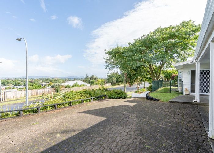  at 33 Pohutukawa Drive, Pukete, Hamilton
