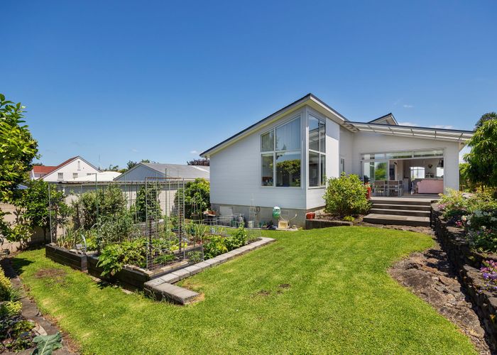 Free property data for 6 Caughey Place, Mount Albert, Auckland homes