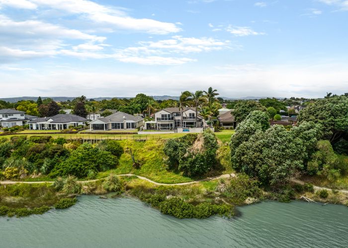  at 8 Tytus Place, Conifer Grove, Takanini