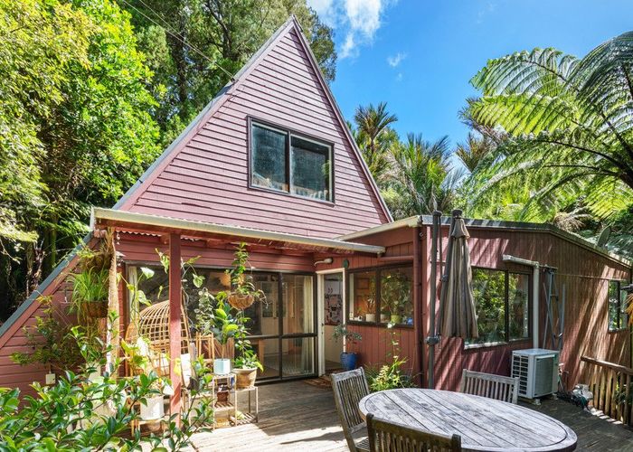  at 828 West Coast Road, Oratia, Waitakere City, Auckland