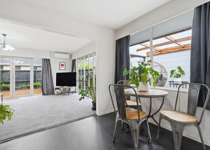  at 1/106 Lake Terrace Road, Burwood, Christchurch City, Canterbury