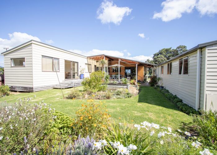 at 8 Seaview Avenue, Te Puru, Thames