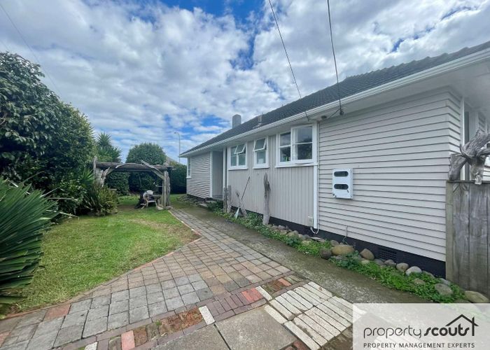  at 9 Karaka Street, Merrilands, New Plymouth