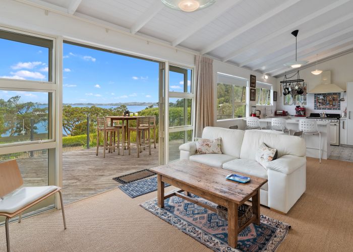  at 6 Buckleton Road, Tāwharanui Peninsula, Matakana