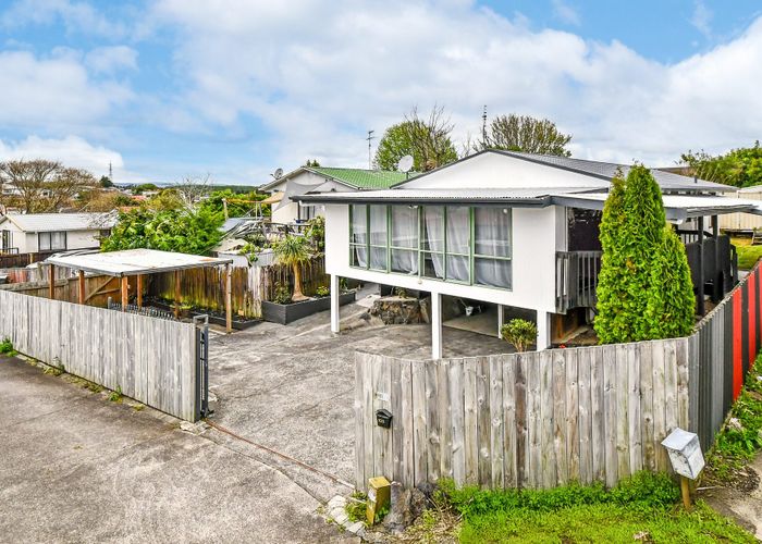  at 2/10 Nearco Street, Randwick Park, Manukau City, Auckland