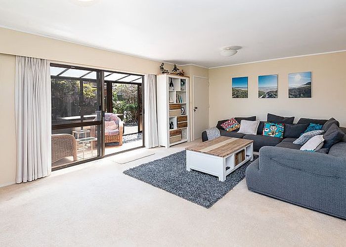  at 2/16 Ullswater Place, Half Moon Bay, Manukau City, Auckland