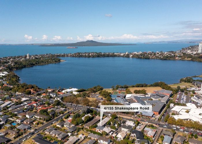  at 4/155 Shakespeare Road, Milford, Auckland