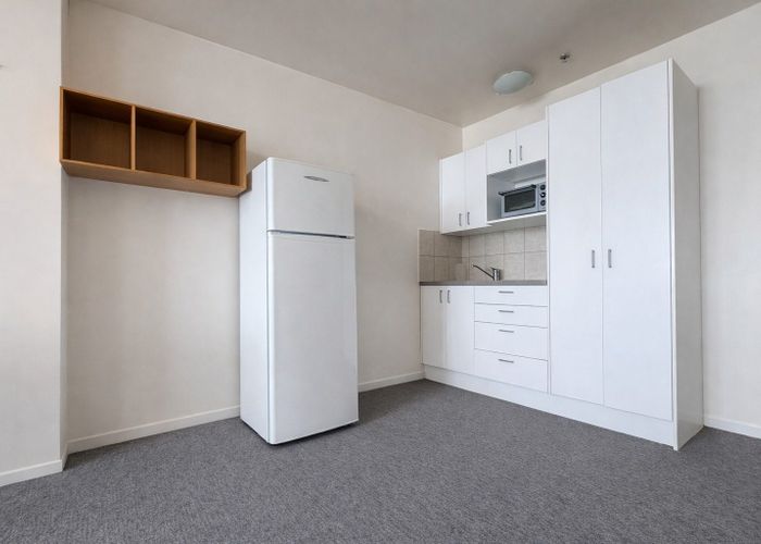  at 302/5 Andrews Ave , Lower Hutt, Lower Hutt, Wellington