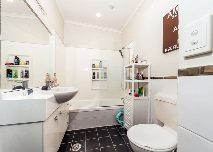  at 5A/8 Farnham Street, Parnell, Auckland
