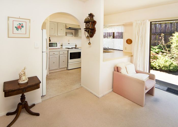  at 2/9 Raddock Place, Farm Cove, Auckland