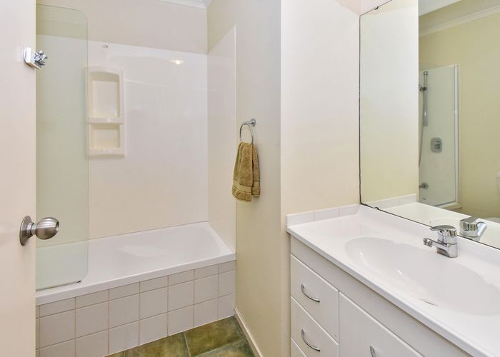  at 5 Adair Place, Weymouth, Auckland