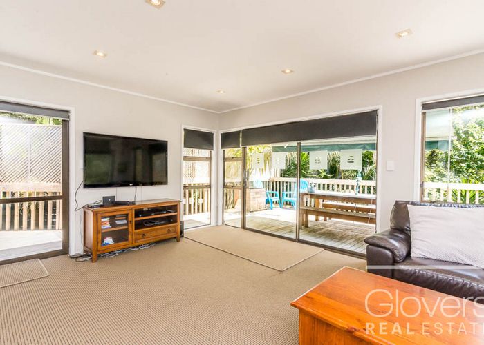  at 6 Brownie Road, Laingholm, Auckland