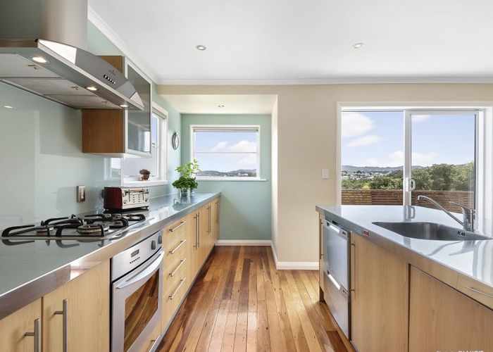  at 141 Nevay Road, Karaka Bays, Wellington