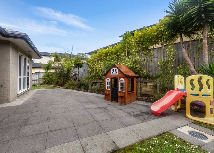  at 8 Vin Alto Drive, Flat Bush, Auckland