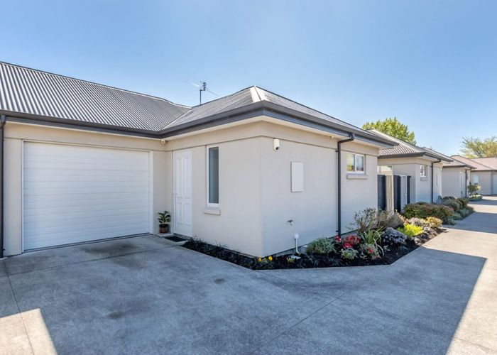  at 2/6 Kauri Street, Riccarton, Christchurch