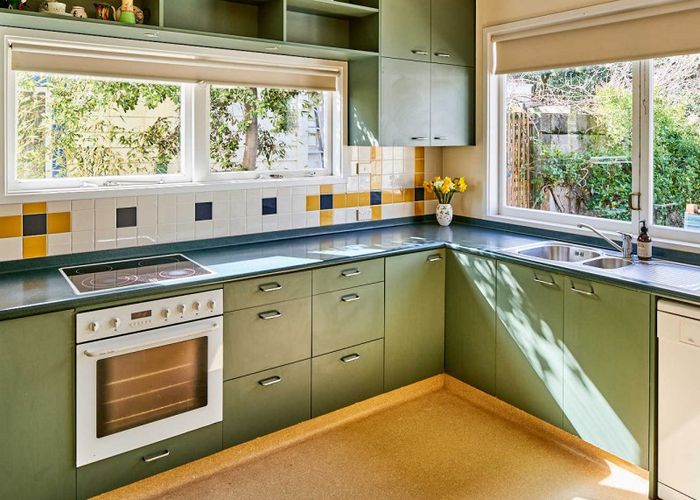  at 143 Marine Parade, Eastbourne, Lower Hutt