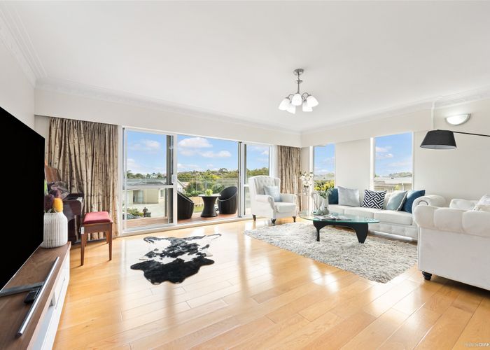  at 3 Davita Place, Farm Cove, Auckland