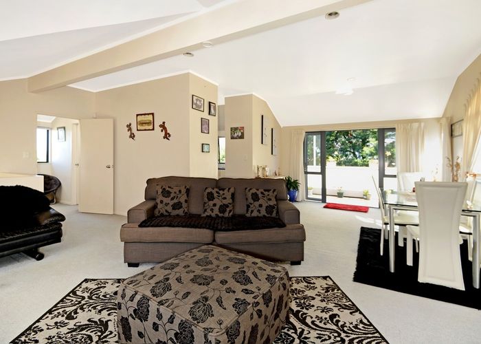  at 2/51 Noeleen Street, Glenfield, Auckland