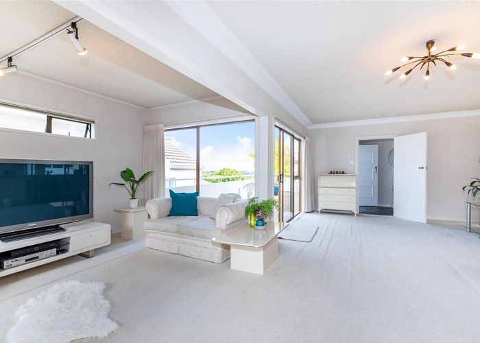  at 2/44 Quebec Road, Milford, Auckland