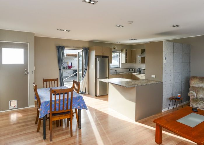  at 320 Portsmouth Road, Flaxmere, Hastings