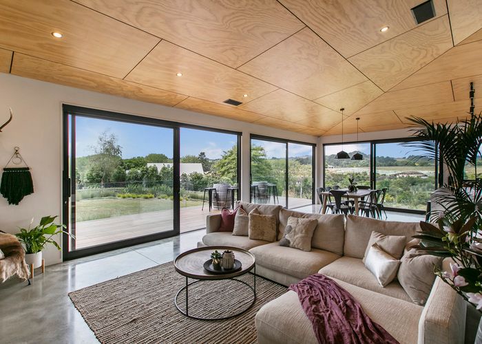  at 27 Brownhill Road, Manurewa