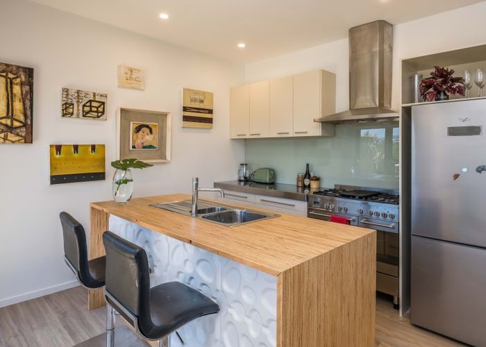  at 2/77 Nevay Road, Miramar, Wellington
