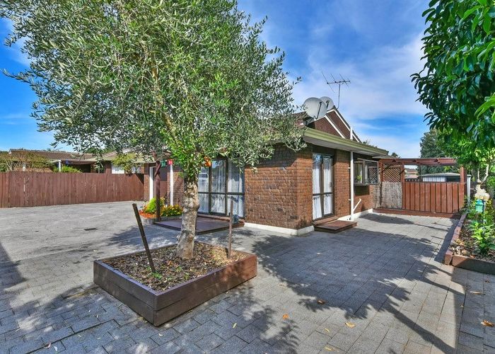  at 2/8 Pukeko Place, Papatoetoe, Auckland