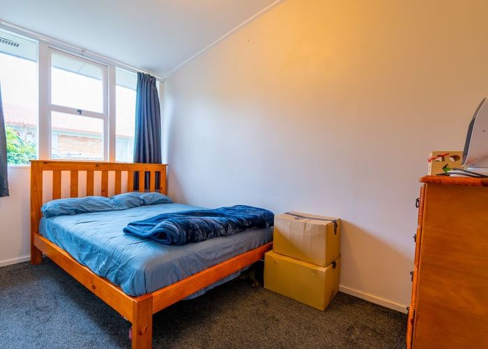  at 2/6 Puka Street, Onehunga, Auckland