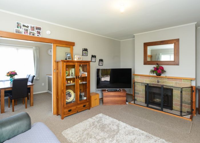  at 4 Elizabeth Place, Clive, Clive